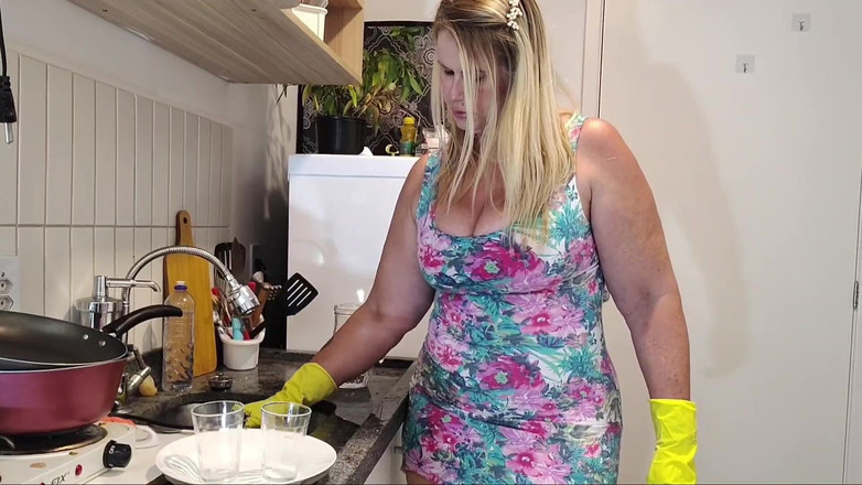 Tiffany Montavani: Мачуха покоївки,