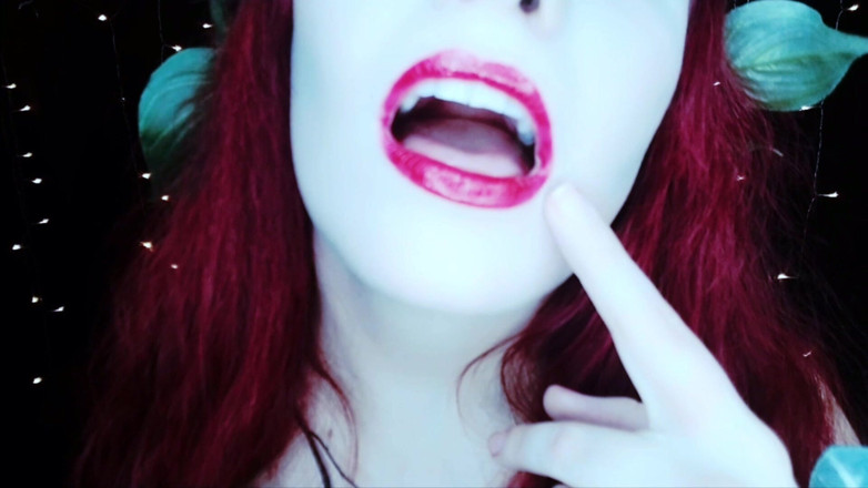 Scarlet Vixen: Пойзон Айві - люблячі поцілунки
