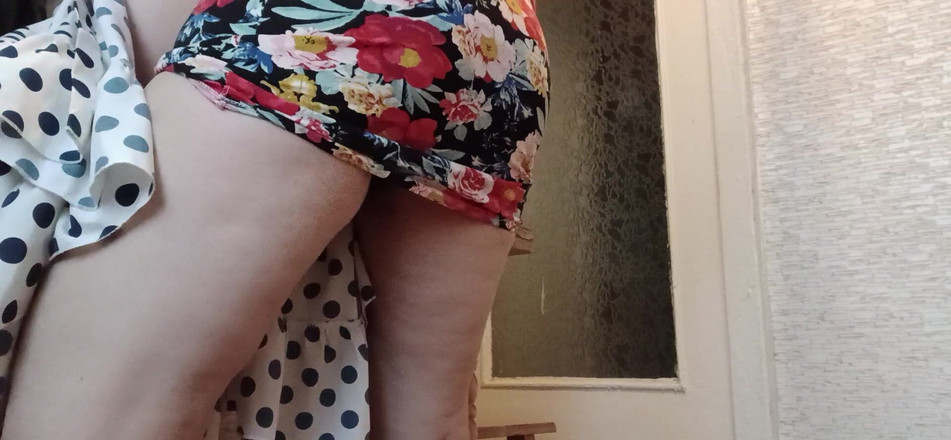 Lesbian-illusion: Minha madrasta me fode na mesa da cozinha