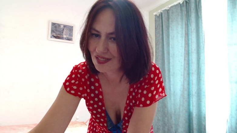 ANGELA_LADY: Cewek cantik ini lagi asik masturbasi sambil menari dengan tarian...