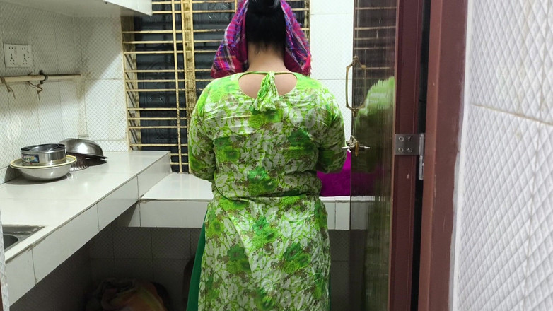 SAFI-SEXY: Jag ser plötsligt min moster städa diskarna i huset