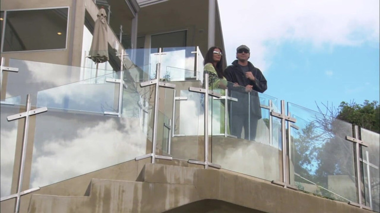 Milf in Love: Une MILF sexy à gros nichons chevauche une grosse bite bien...
