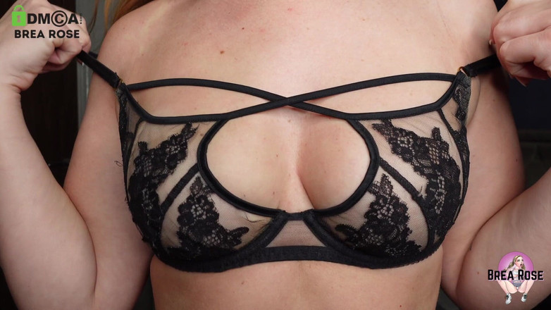 Brea Rose: Chovej mě svým velkým černým pérem