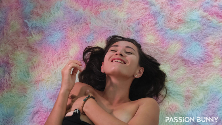 PassionBunny: Okselfetisj met heet en geil thuismeisje