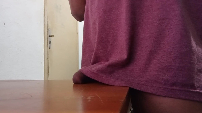 Alw04: 大喜びで楽しんでいる18歳の少年。