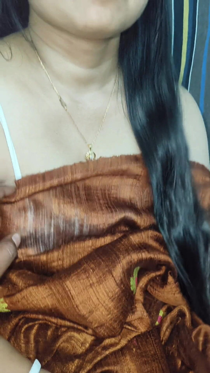 Playboy rahul: Heißer indischer bhabhi-sex mit ihrer alten college-freundin und gibt ihm...