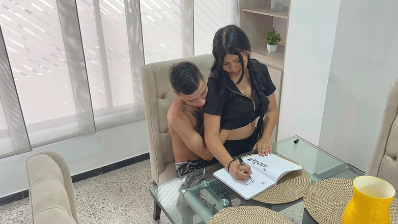 zacymaddy: Adik tiriku yang hot minta dibantuin sama pekerjaan rumah pendidikan...