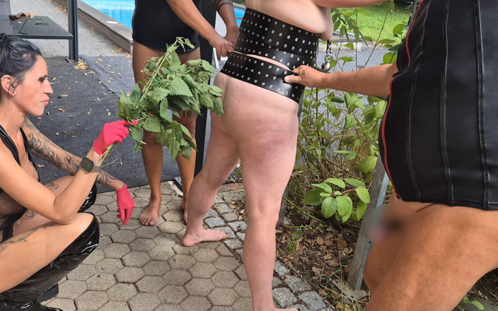 Amoresia: Lady Medusa Rubs Nettles on My Ass and Cunt