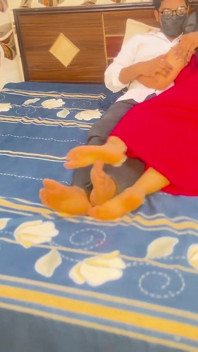 Heiße indische ehefrau mit verbundenen augen küchensex mit ehemann hardcore-augenfick hindi-video