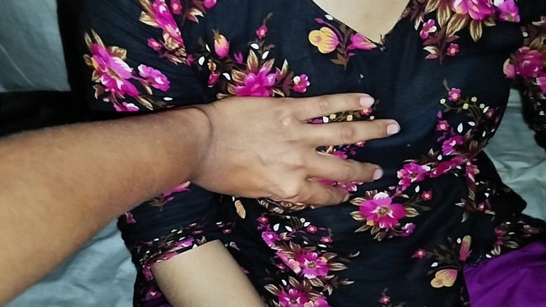 Hot Sudipa: 18 yaşındaki güzel ateşli Bengalli üvey kız kardeş, yalnız kalmaktan korkuyor...