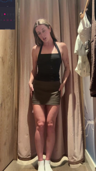 Aritzia zkouší orgasmus při zkoušení oblečení