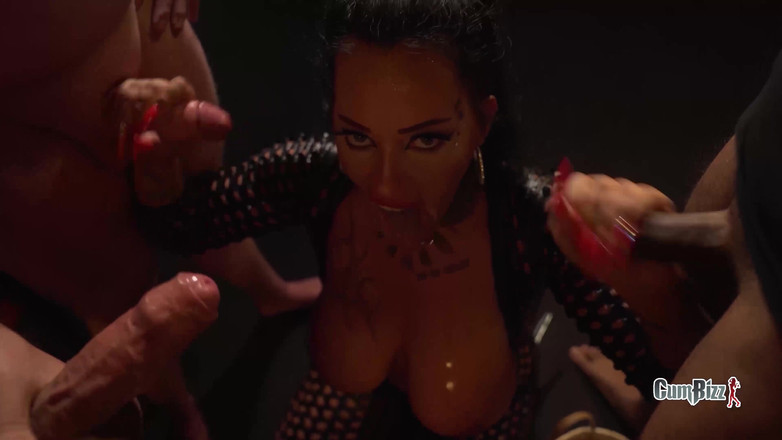 Cumbizz: Gordinha milf tem gangbang e gozada dentro no Dia das...