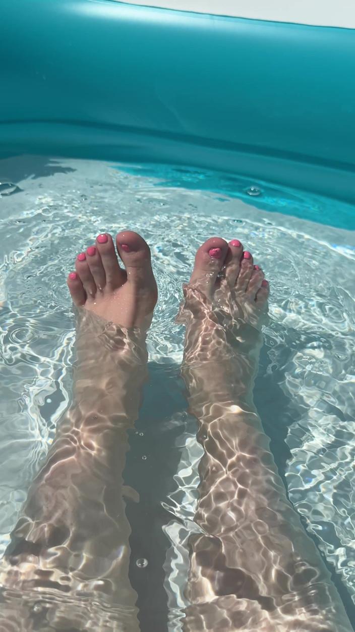 Naughty Talulah: Solo Foot Play in Pool