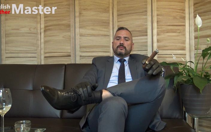 English Leather Master: Arg chef röker cigarr och förödmjukar dig