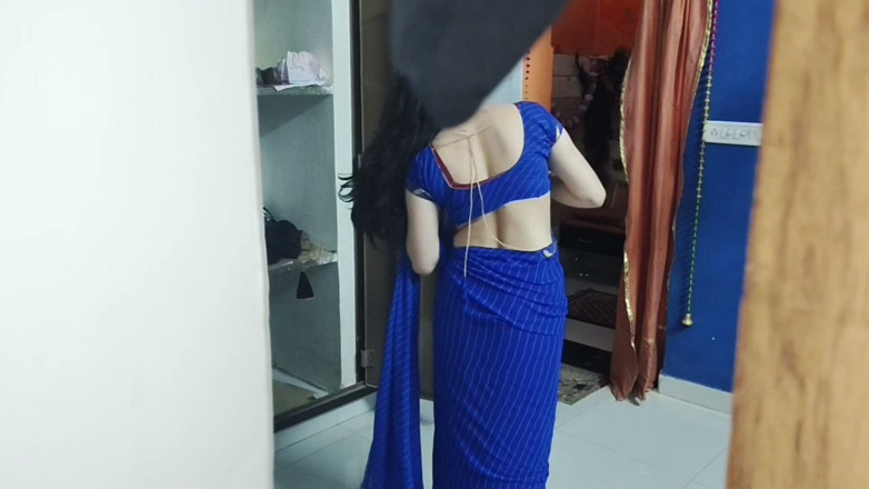 Ruhika Backbencher: Video virale di un arrapante indiana che si mette un...