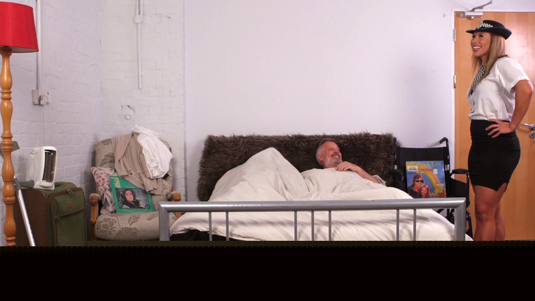 CALLIE ROKS: John es atendido por la policía y la enfermera