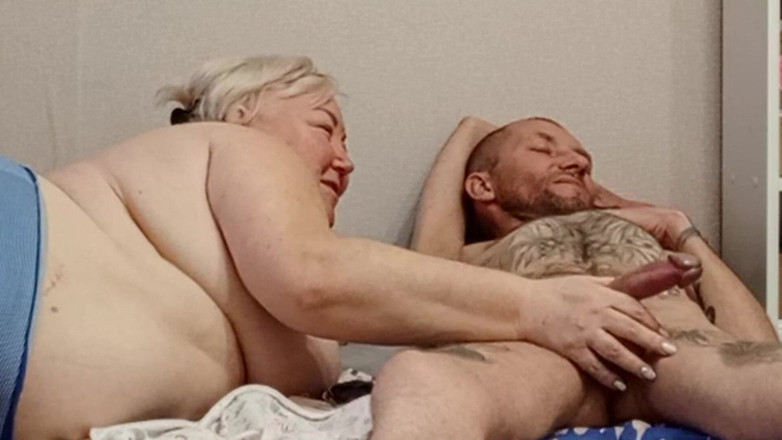 Zona901: Die nachbarin gab mir einen blowjob und half mir beim...