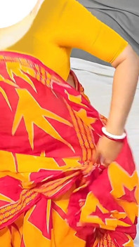 Indian Desi Bhabhi Fucking Delivery Boy in Doggy Style Wearing Saree While Her Husband Is Out of Town