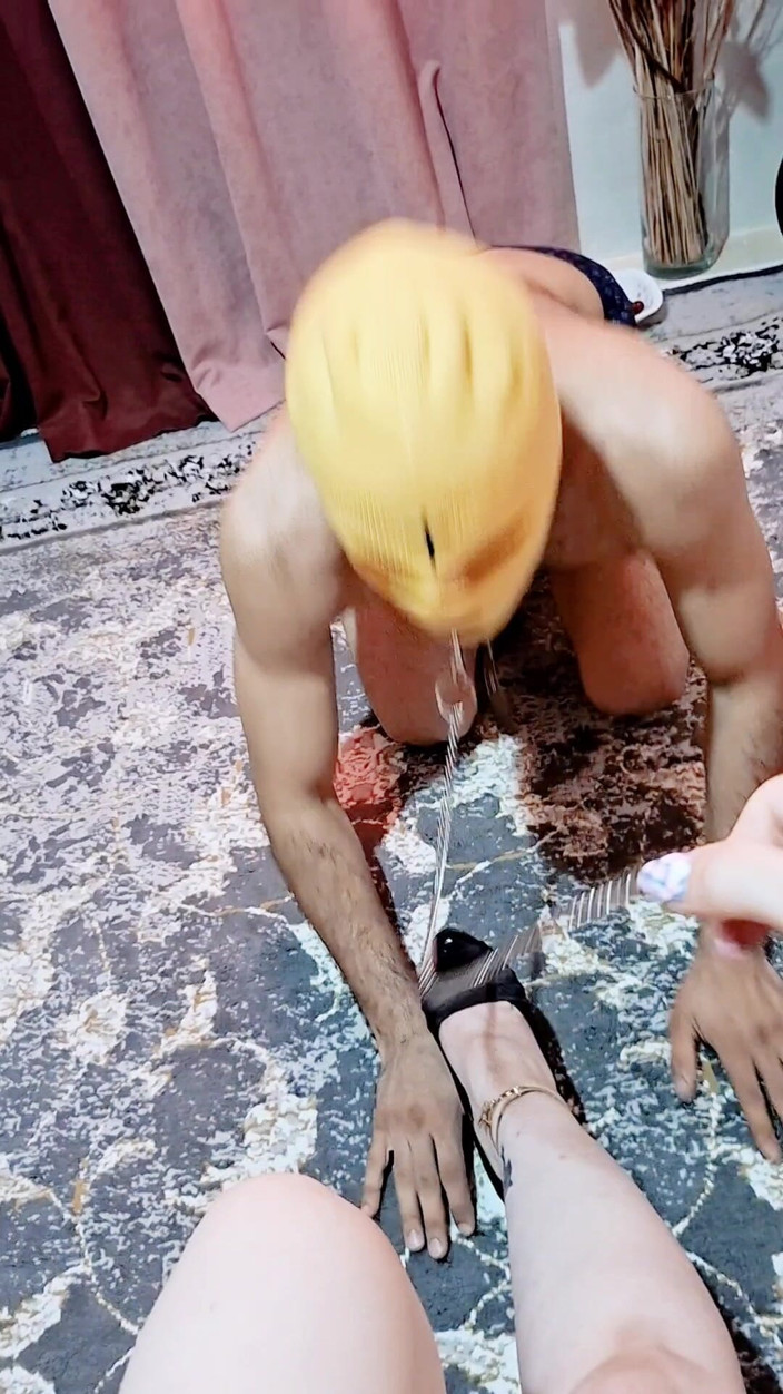 Miss lilith: Puan Makan Ludah Buah -Buahan &amp; Kasut Ibadah Kaki Sengit Bercium Sesi...