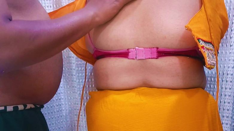 Catchybusty: Indische Desi Raand neukte overal hard in Saree-compilatie