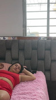 뭐하세요? 내가 쉬고 있을 때 내 가장 친한 친구가 새엄마와 섹스하는 걸 보고 놀랐어
