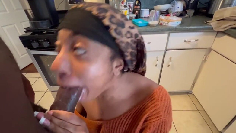 Fijii pornbox: Cowok kulit hitam kontol besar nyepong kontol besar pria kulit...