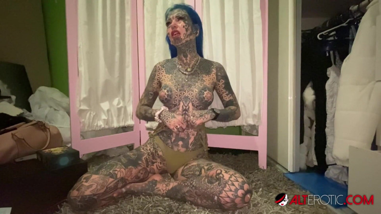 Alt Erotic: Amber Luke’s quarantined solo masturbation