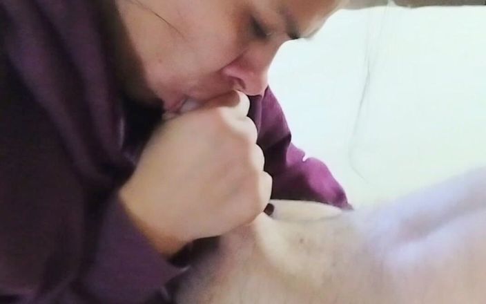 Taleny: Assistindo ela chupar seu pau