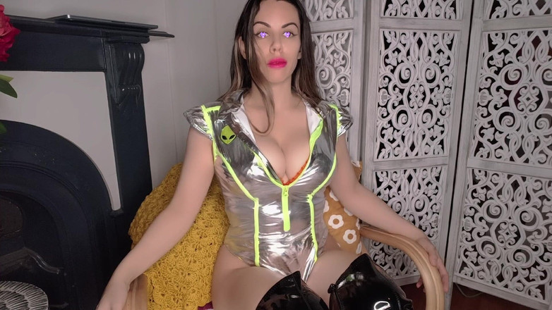 annikarain: Annika Doll Zeo włamuje się do swojego kodu