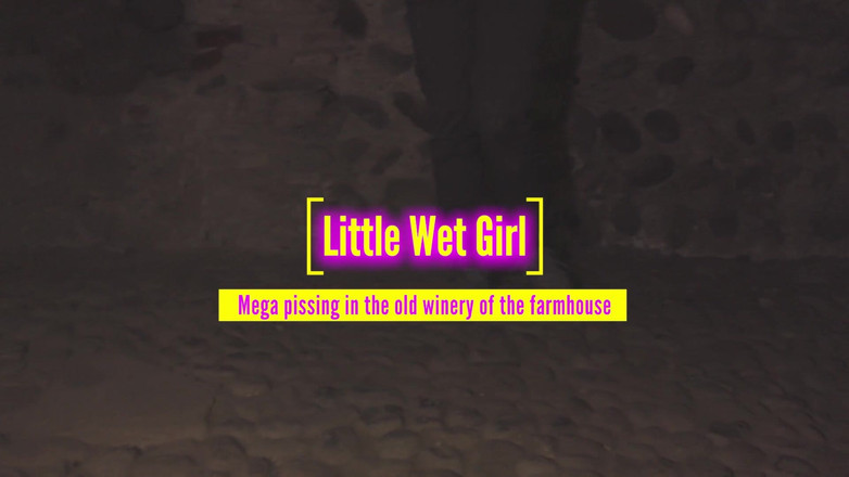 Little Wet Girl: Méga pisse dans la vieille cave de la ferme