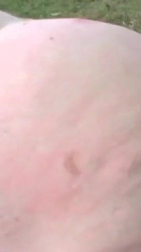 Starší pár má sex u jezera, mladá děvka je vidí a připojí se k nim
