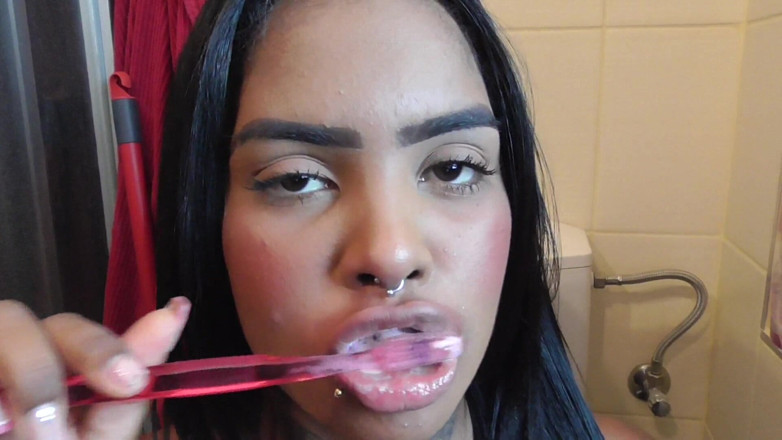 Solo Austria: Black girl teeth brushing fetish!