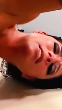 India Summer adalah MILF penyayang zakar dalam haba