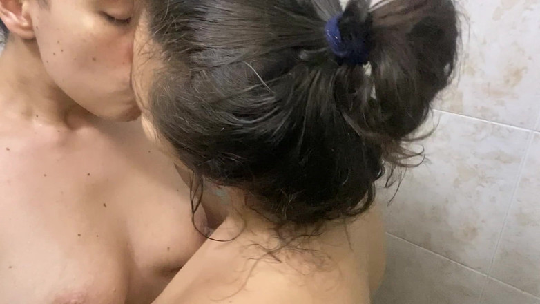 zoemelissa: Menjelajahi Ketiak Kita dengan Lidah dan Gairah