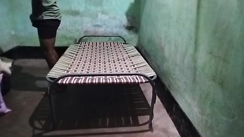 Desi Tits: Pansiyondaki adam odada yalnız yeni xnxx