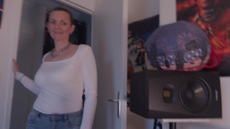 Wendy Burde: I Suck My Stepson Who Is Playing on the Computer...