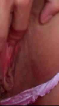 Bu fırsatı üvey kayınvalidesini sikmek için kullanıyor