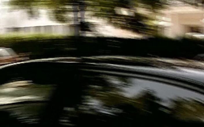 German's MILF: 彼女はキャスティングで裸になったドイツ出身の見事な女性です