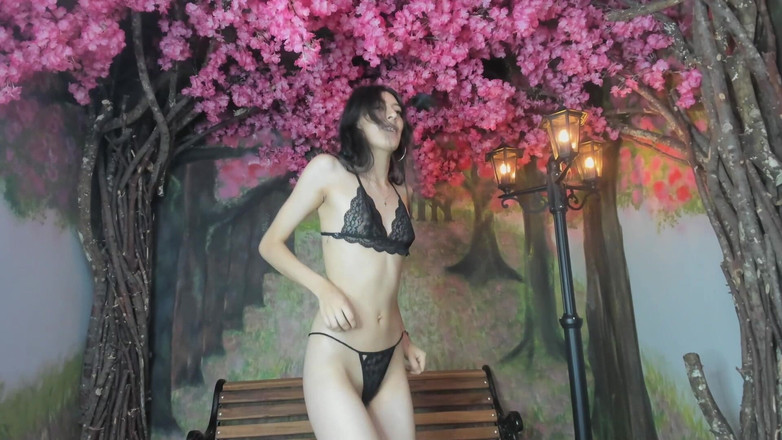 Adhara Hamilton: Taniec seks nago pokaż P1