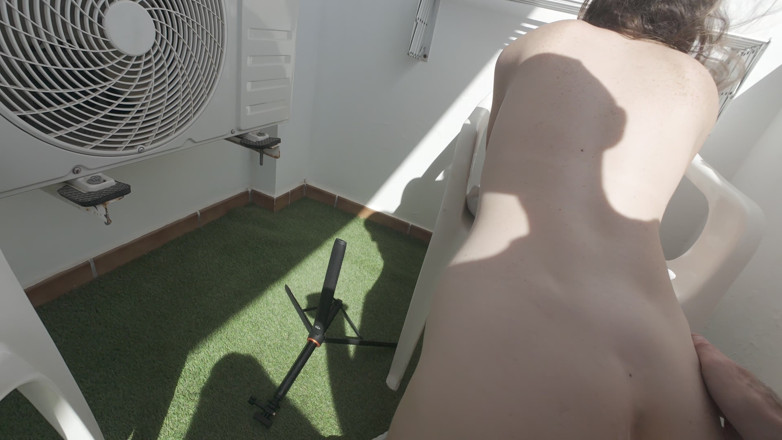 SkinnyWithAHugeDick: Arriscada Foda Na Varanda Ao Ar Livre Com Gozada