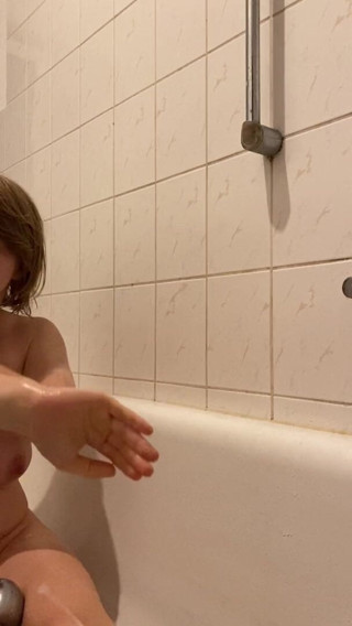 SweetLucy96: Camera in the shower
