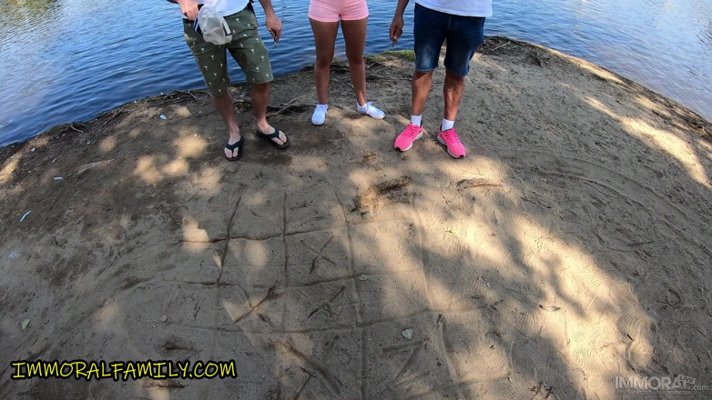 Immoral Family: Happy 18-year-old Lilly Bella S Taboo Game Tic Tack Toe - Immoral...
