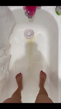 Quick Little Shower Pee
