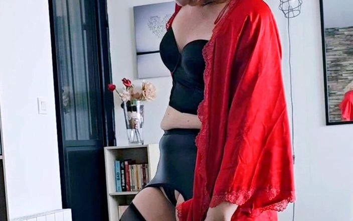 Sofy13: Dengan lingerie seksi hanya untukmu