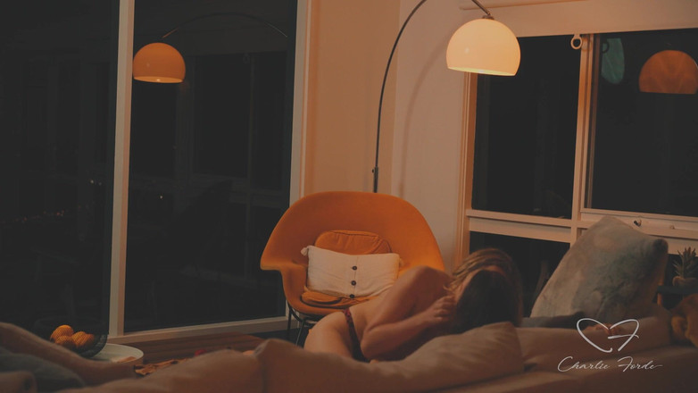 CharlieForde: Fading Menampilkan Charlie Forde, Olive Gee