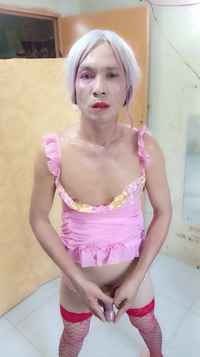 nguyen dang thien tri: Oanh le transgender indossa vestiti sexy e pornografici in piedi...