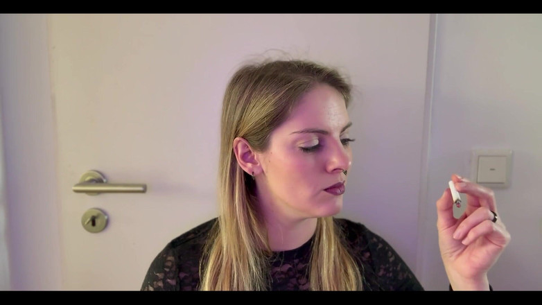 Naughty Natascha: Zblízka Kouření v černé krajce