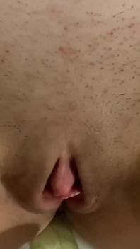 我狠狠地操了一个 18 岁的继妹，没有经验的女孩