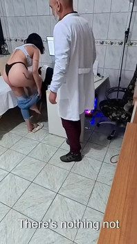 Un ginecologo ha eseguito sesso anale e ha lasciato lo sperma all'interno del paziente.