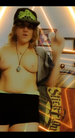 Suzy Wylde: 3704772852.mp4